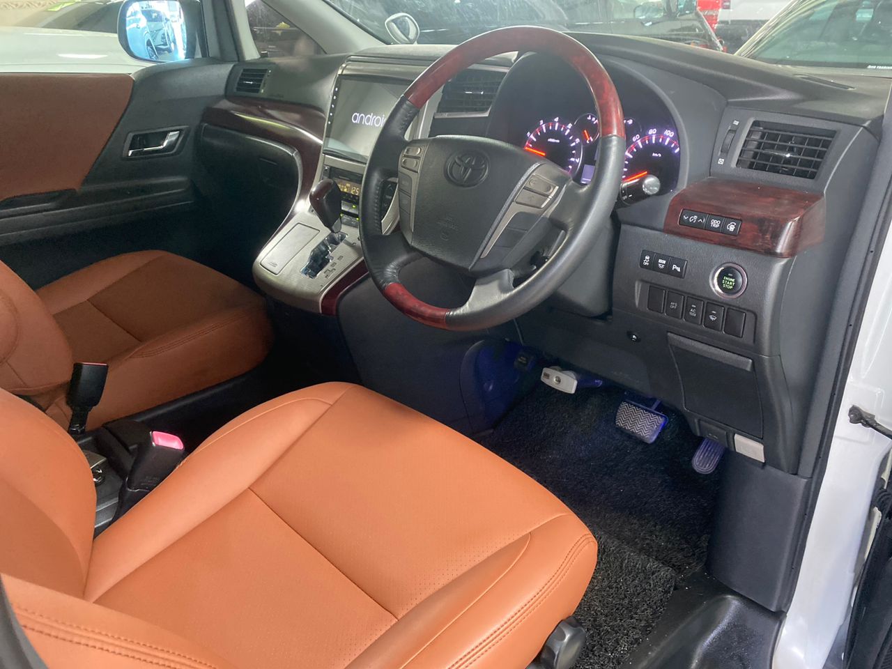 JSY9878 TOYOTA VELLFIRE 3.5 WELCAB