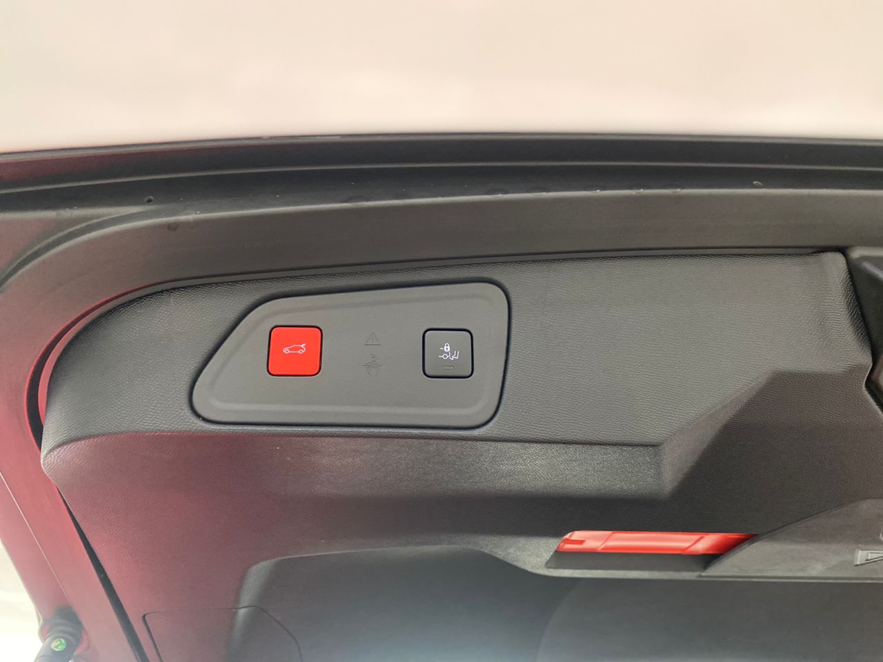 AMC2080 PRE-OWNED UNIT PEUGEOT 3008