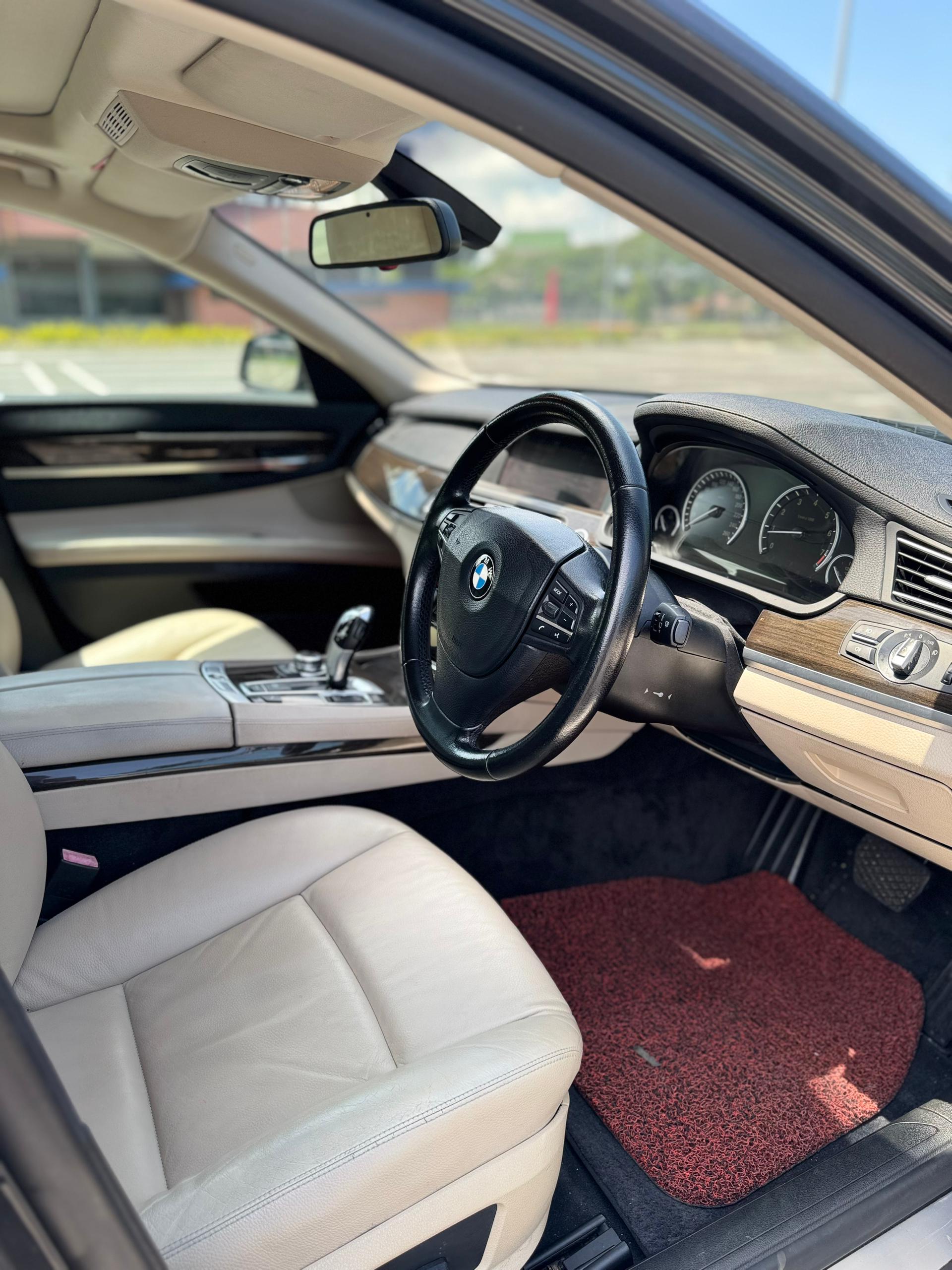 WVB168 BMW 730Li LIMOUSINE