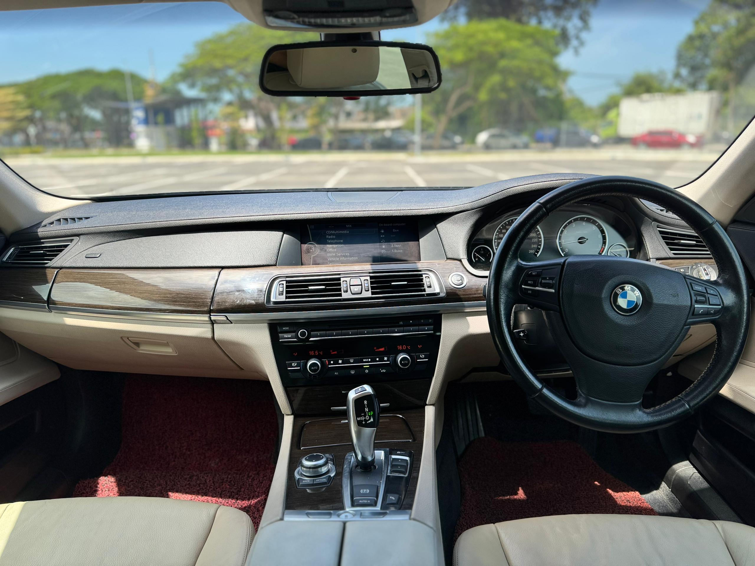 WVB168 BMW 730Li LIMOUSINE