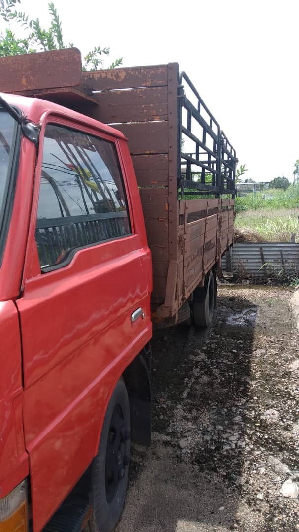 FORD TRADER 3 TON C/C