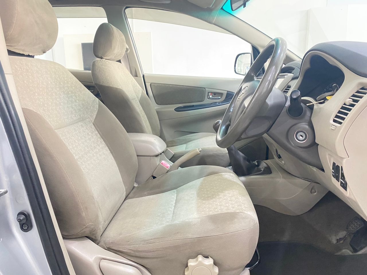 WC937C TOYOTA INNOVA 2.0E (M)