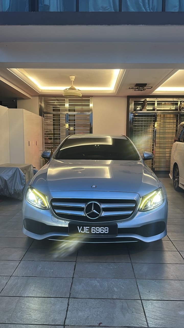 MERCEDES BENZ E200
