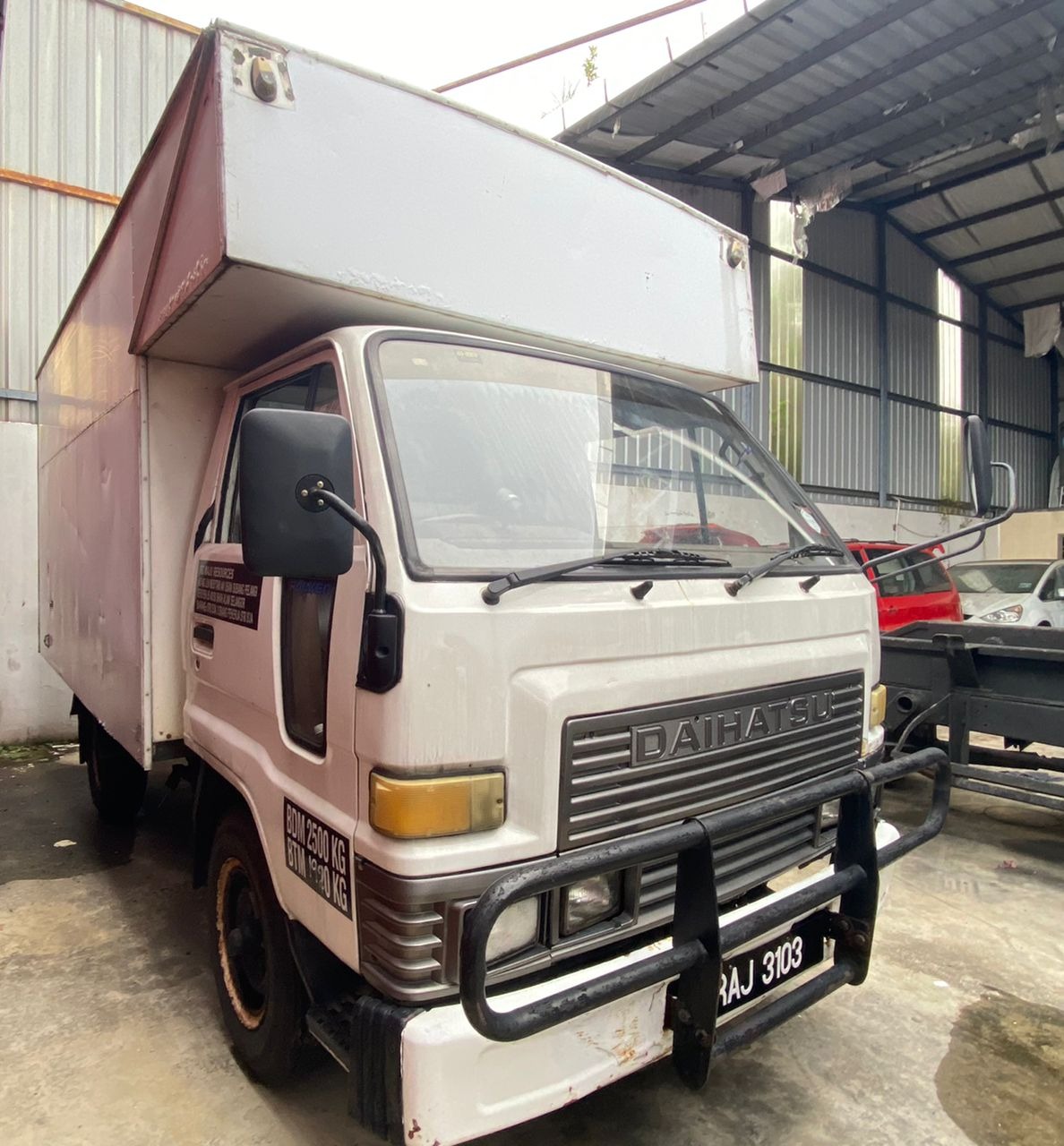 RAJ3103 Daihatsu Delta 2.8 10 kaki