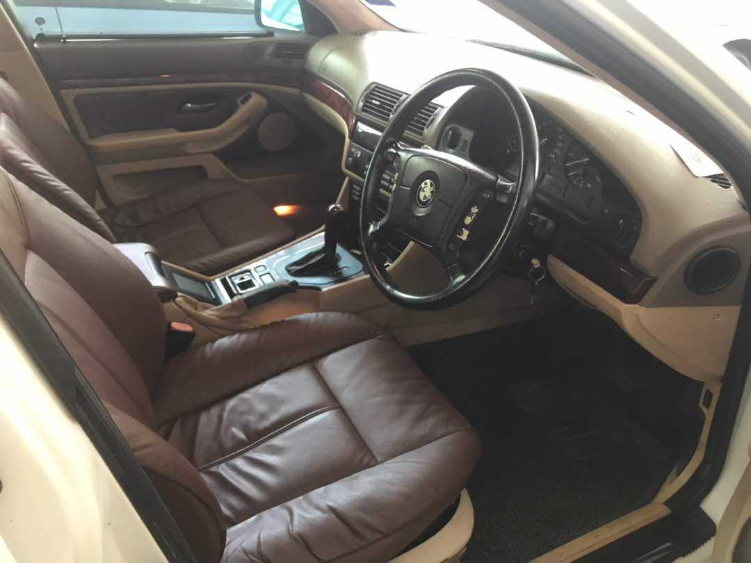 PGG5281 BMW 528i (AUTO)