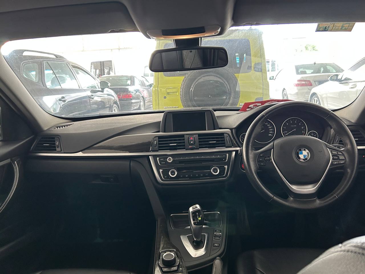 BMW 320i