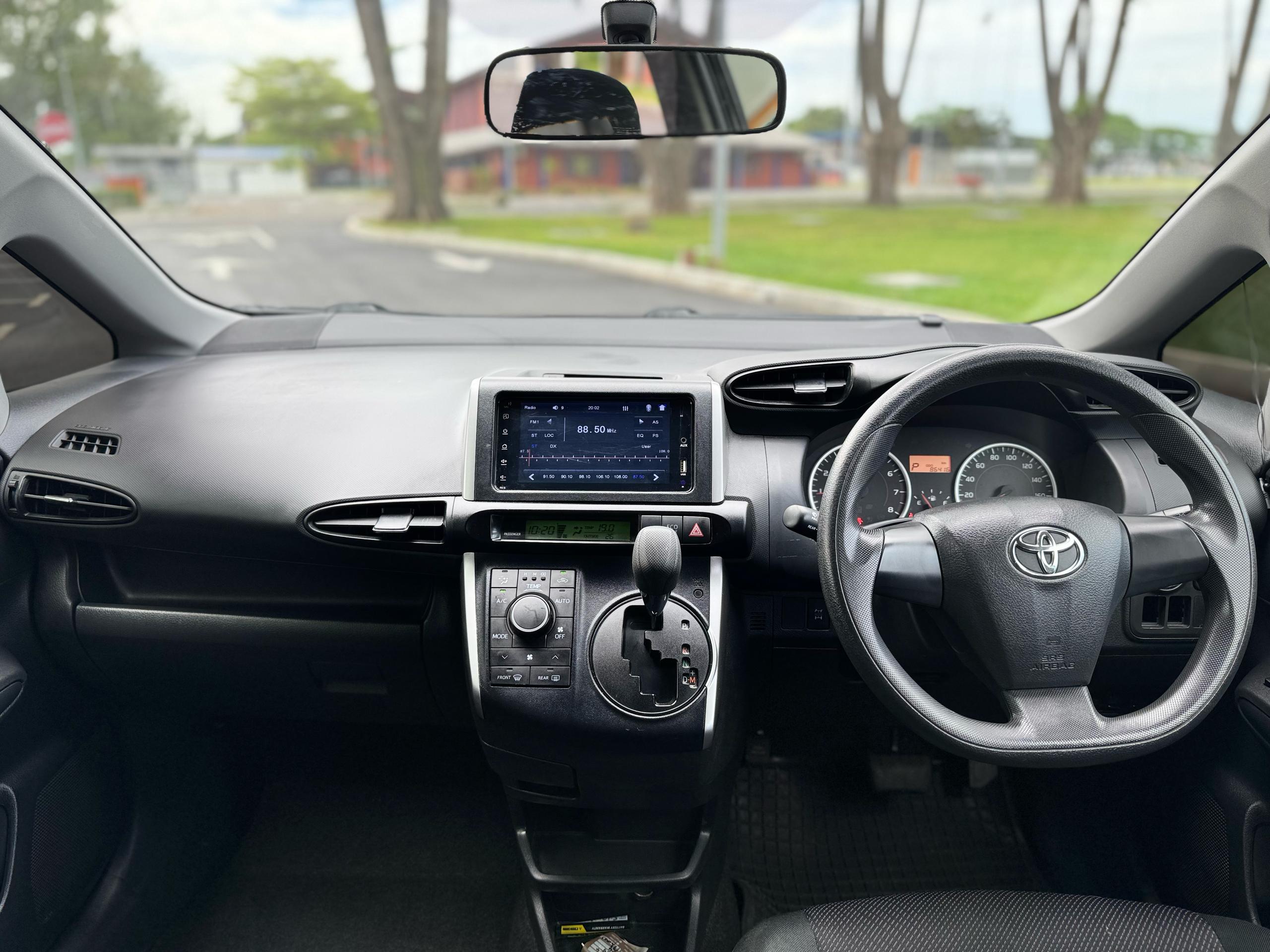 VGL2690 TOYOTA WISH (A)