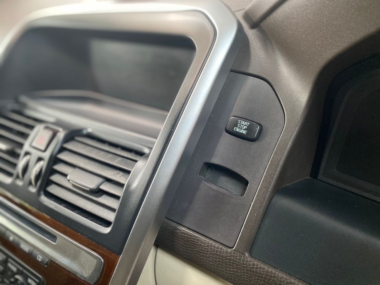 WSV383 VOLVO XC60 T6 AWD