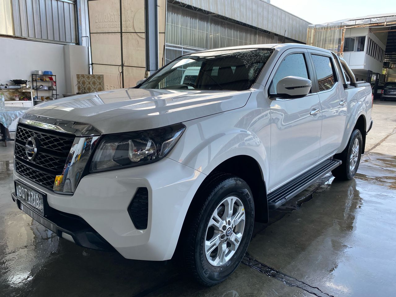 BQT1718 NISSAN NAVARA 2.5SE AT 4WD