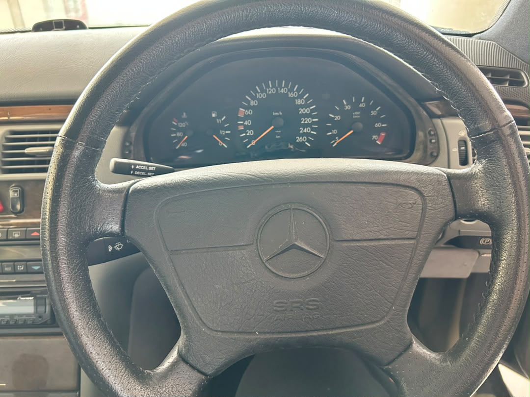 MERCEDES BENZ E300