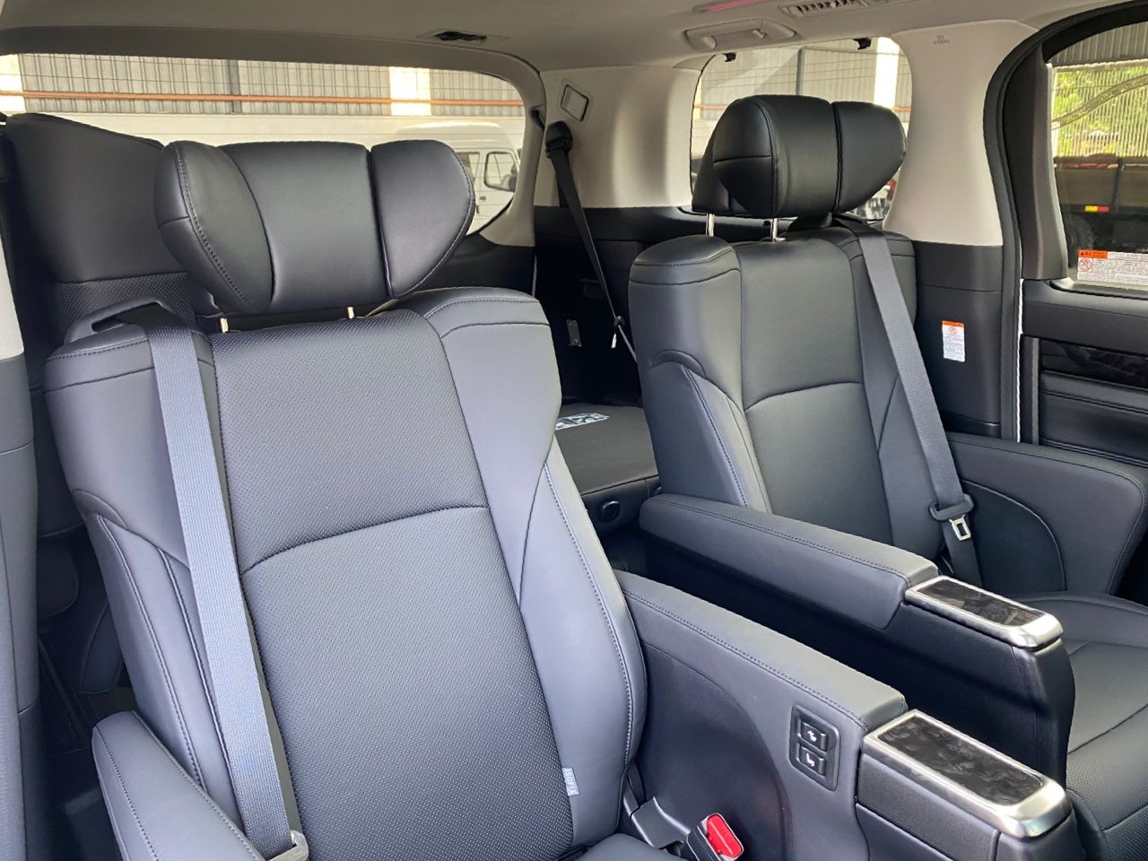 TOYOTA ALPHARD 2.5 SC