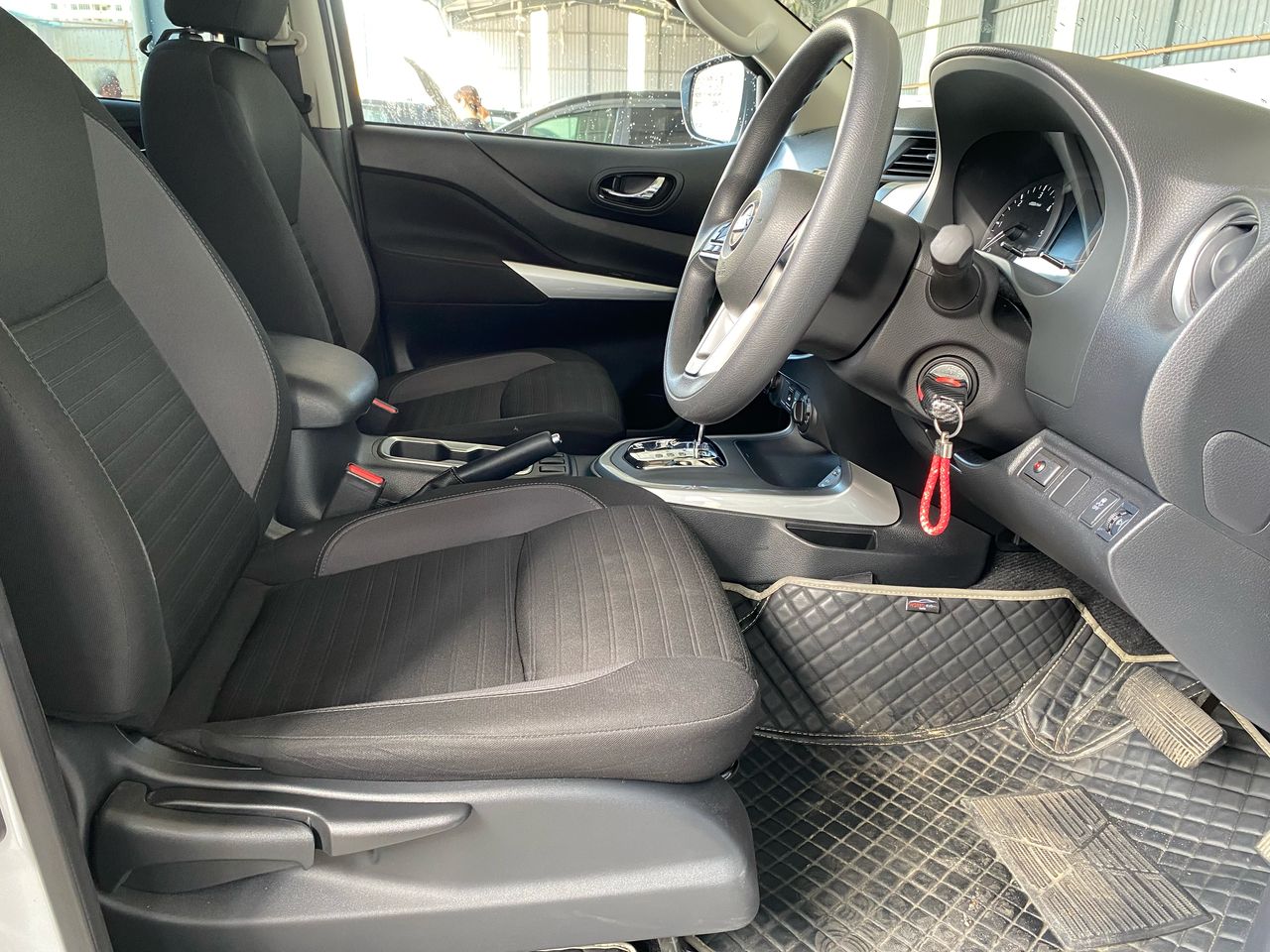 BQT1718 NISSAN NAVARA 2.5SE AT 4WD