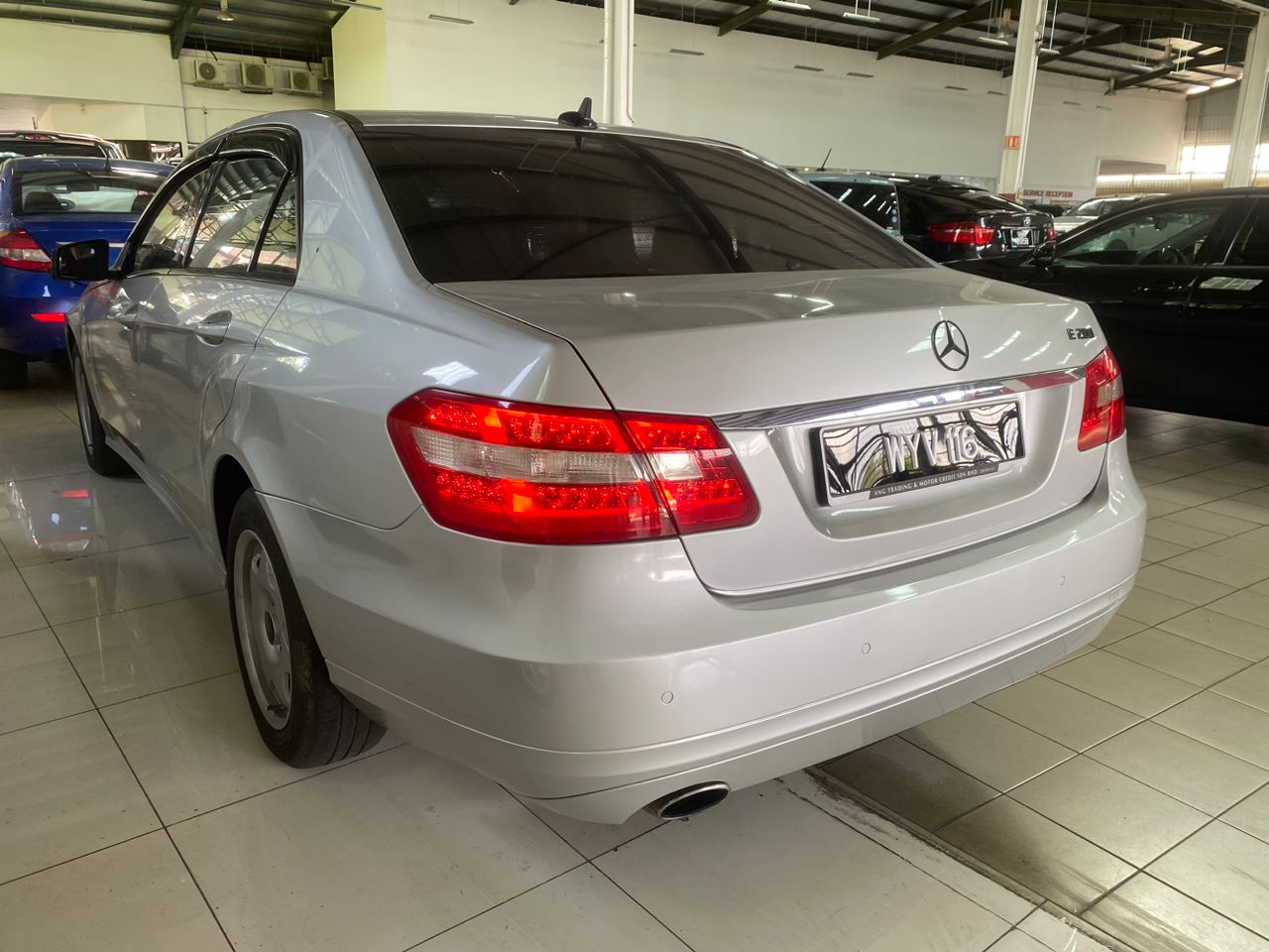 WYV116 MERCEDES BENZ E200