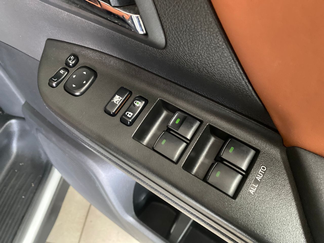 JSY9878 TOYOTA VELLFIRE 3.5 WELCAB