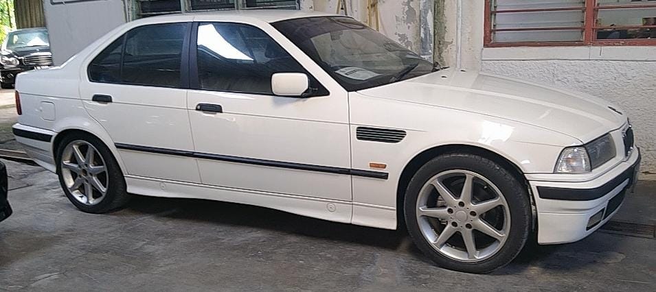WHH8962 BMW 318i