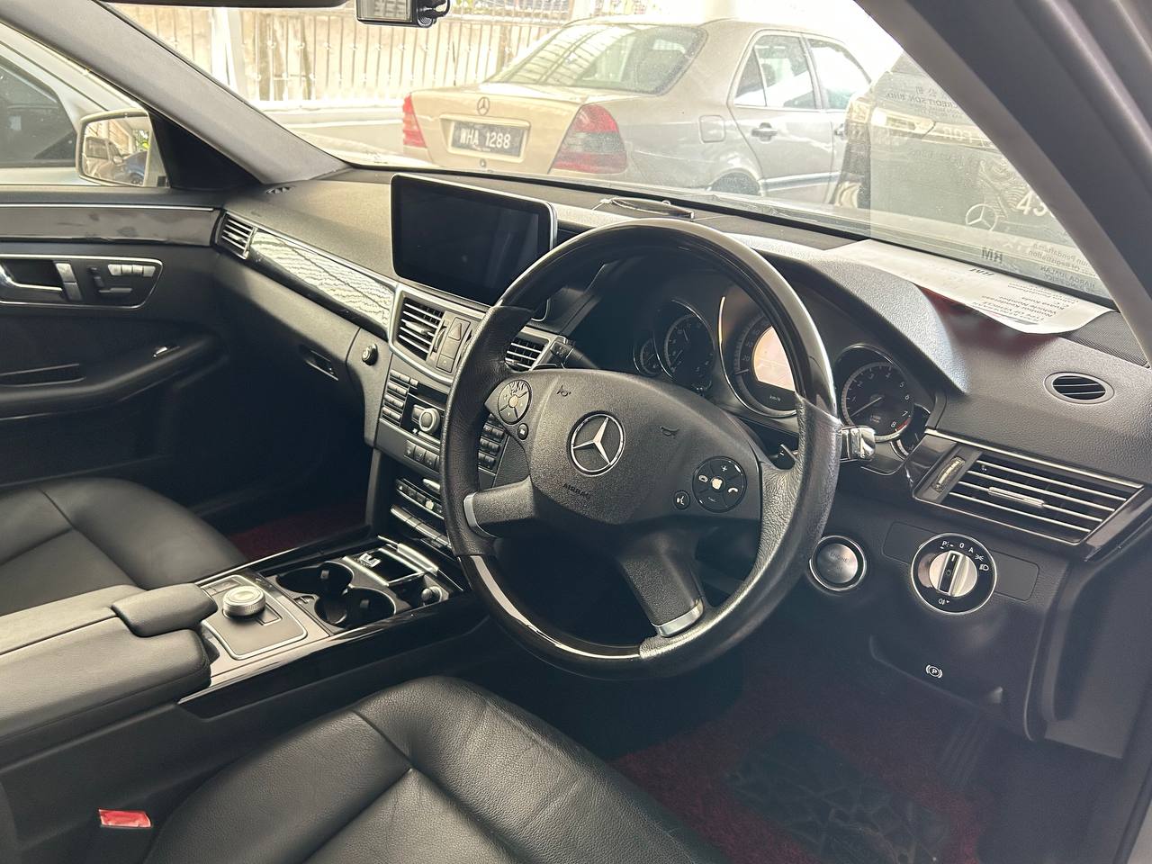 MERCEDES BENZ E300