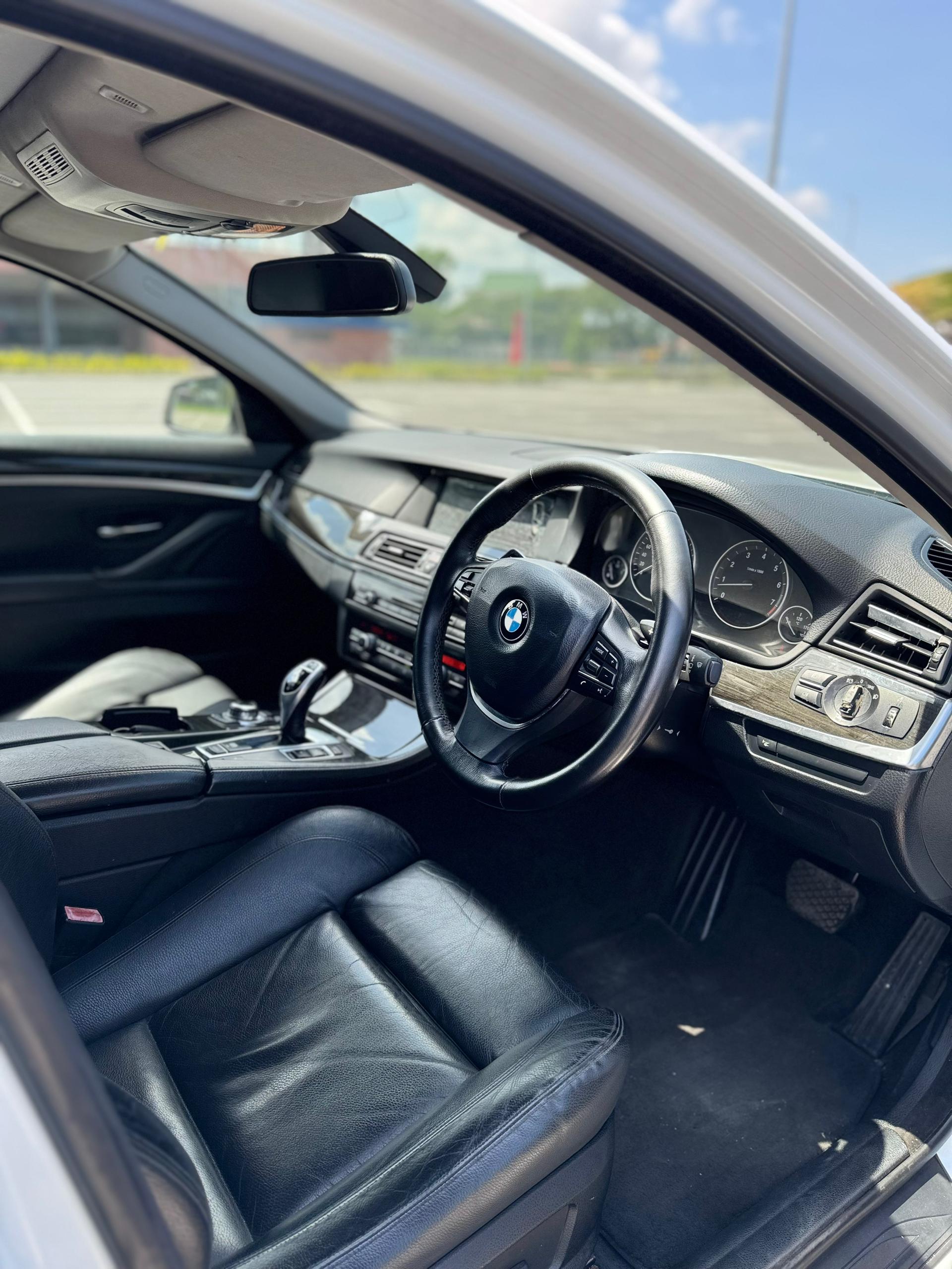 SM503 BMW 528I