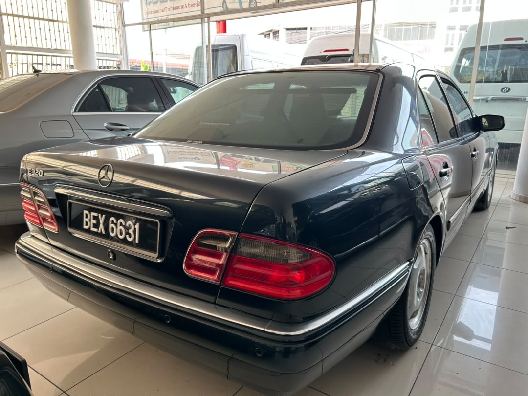 MERCEDES BENZ E300
