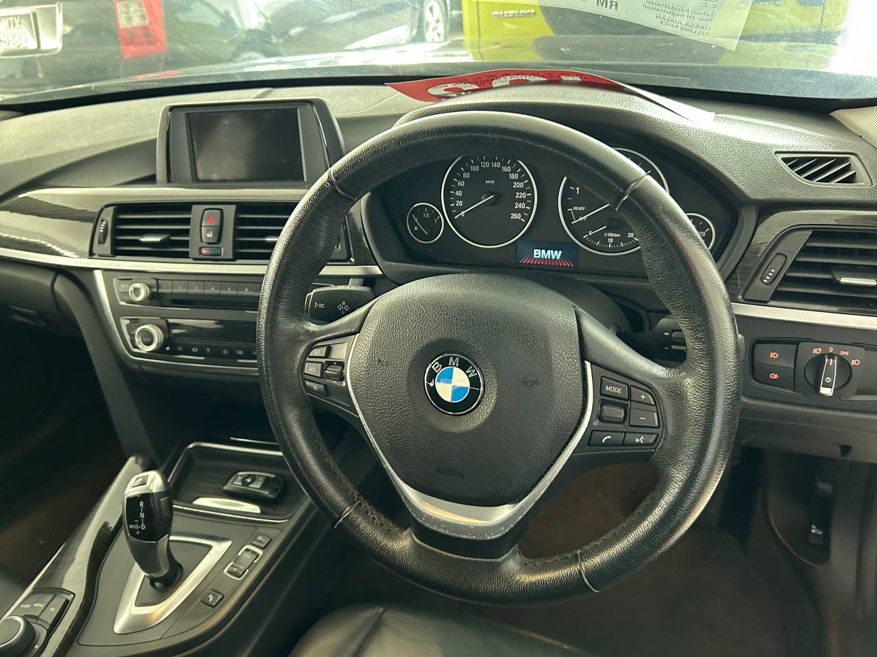 BMW 320i
