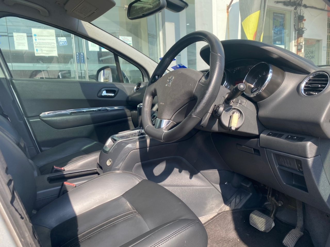JPG8805 PEUGEOT 5008