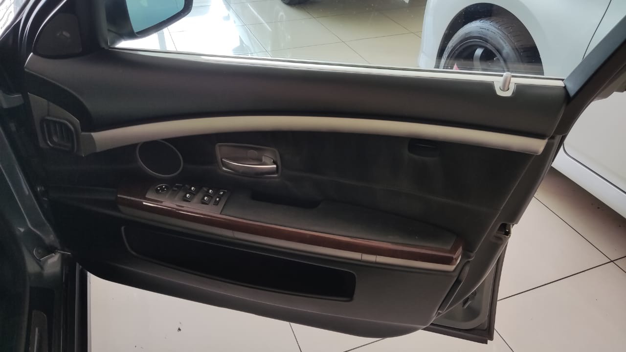 JRW750 BMW 735i