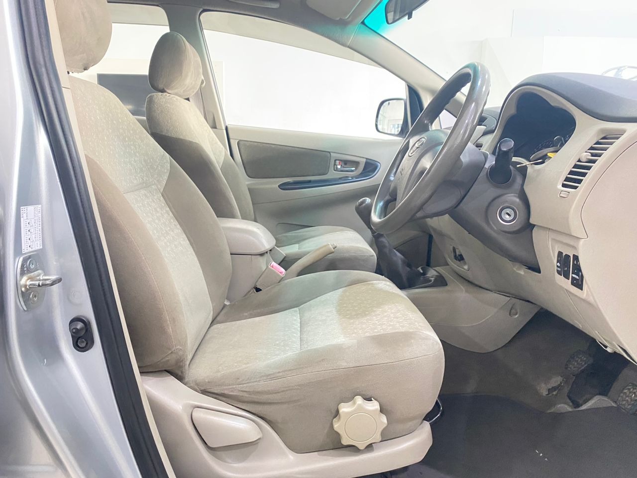WC937C TOYOTA INNOVA 2.0E (M)