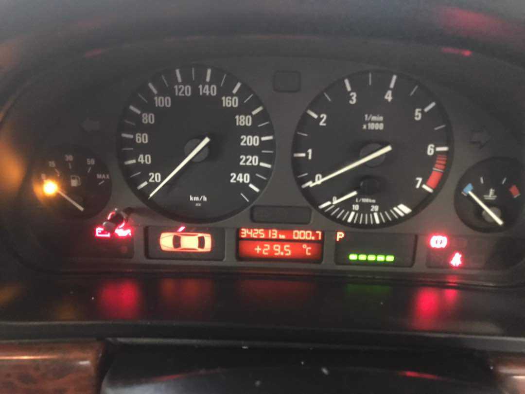 PGG5281 BMW 528i (AUTO)