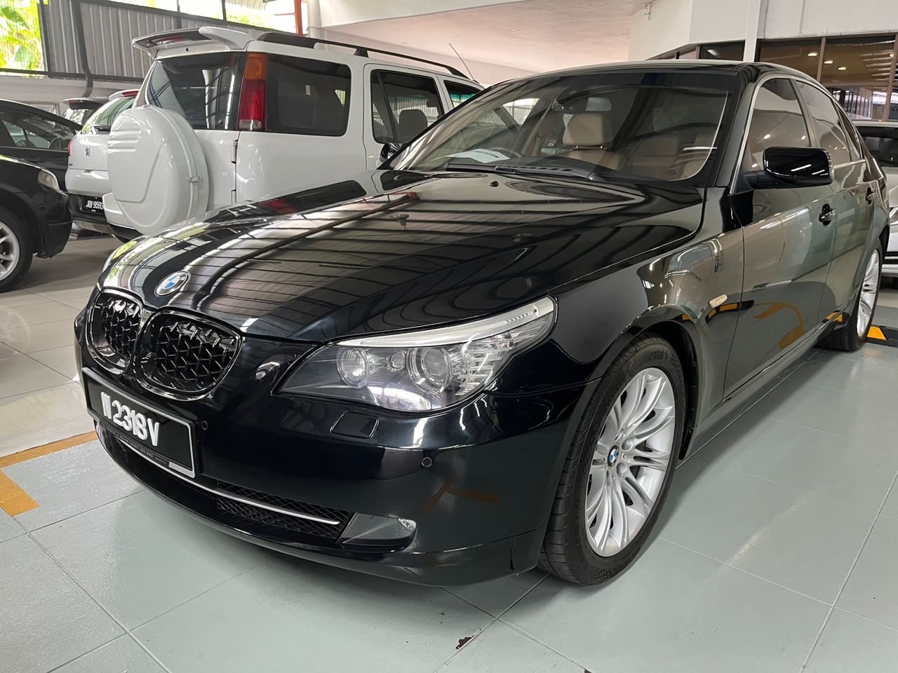 W2318V BMW 523II