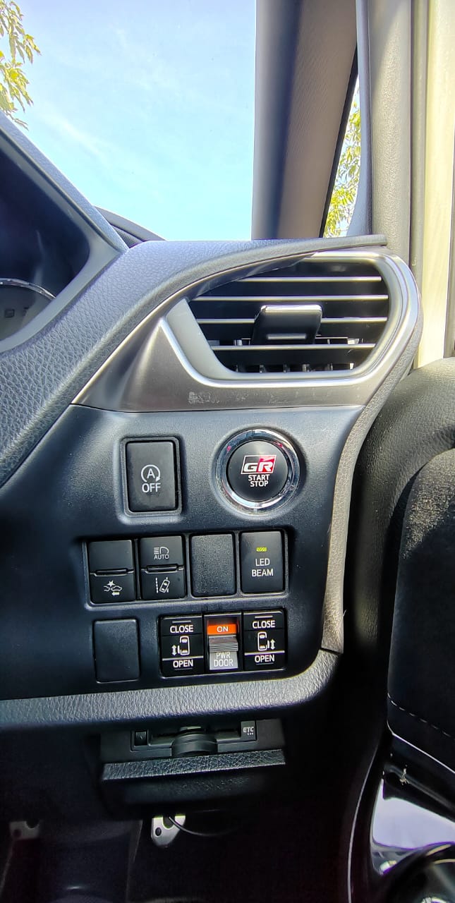 UNREGISTER TOYOTA NOAH SI GR SPORT