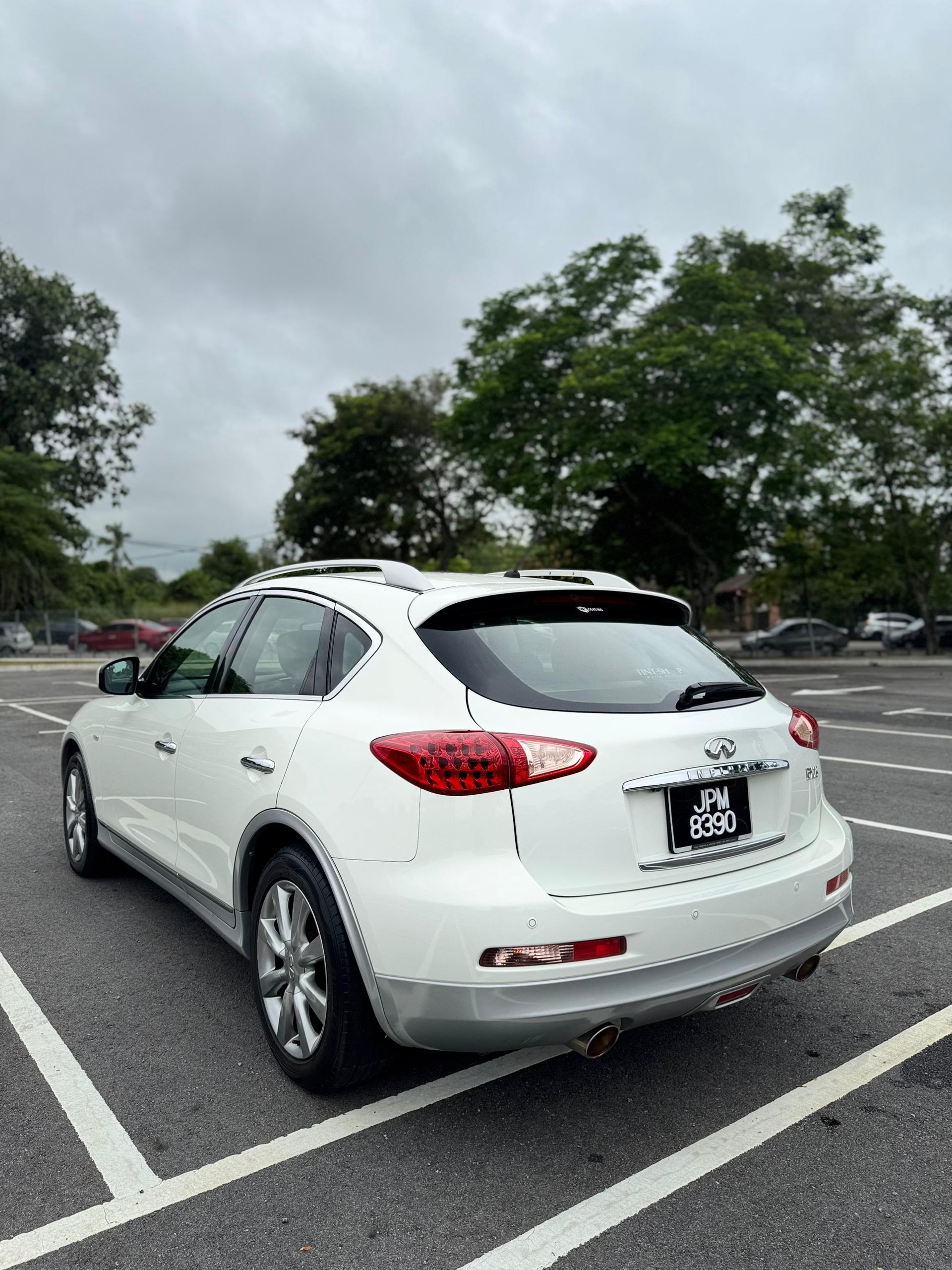 INFINITI EX25