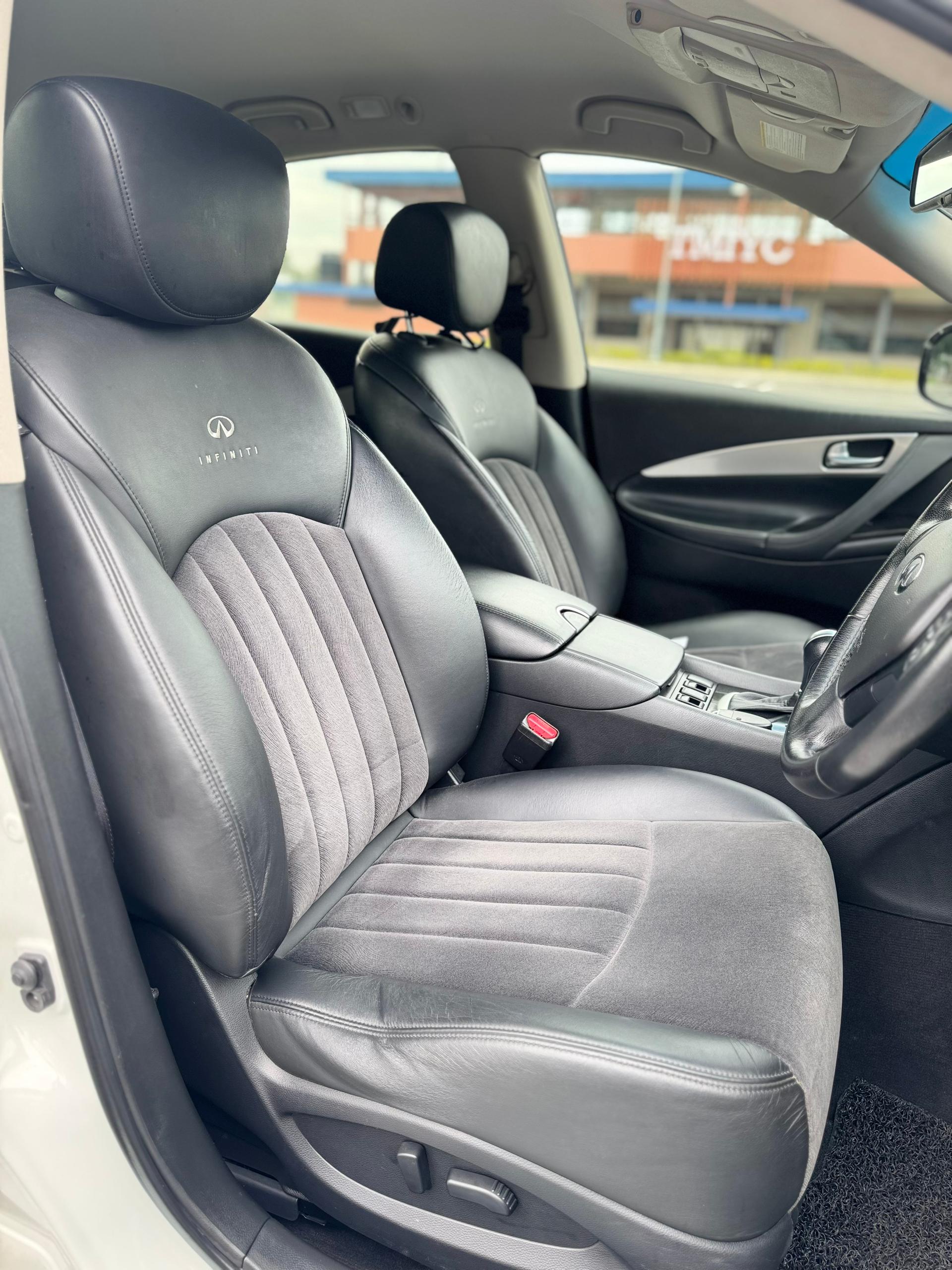 INFINITI EX25