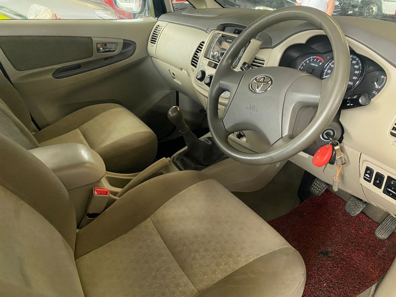 WC1261E TOYOTA INNOVA 2.0E (M)