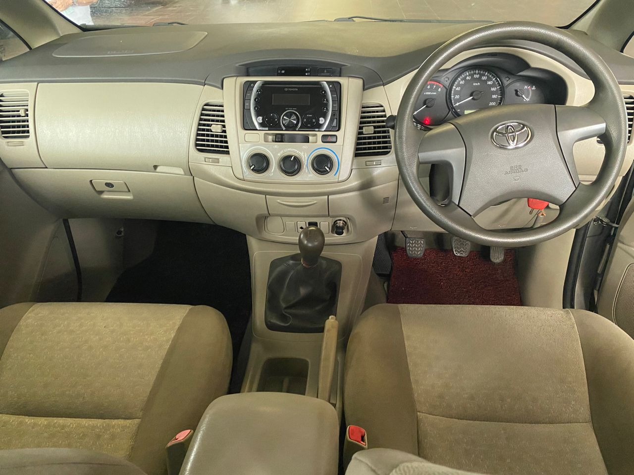 WC1261E TOYOTA INNOVA 2.0E (M)
