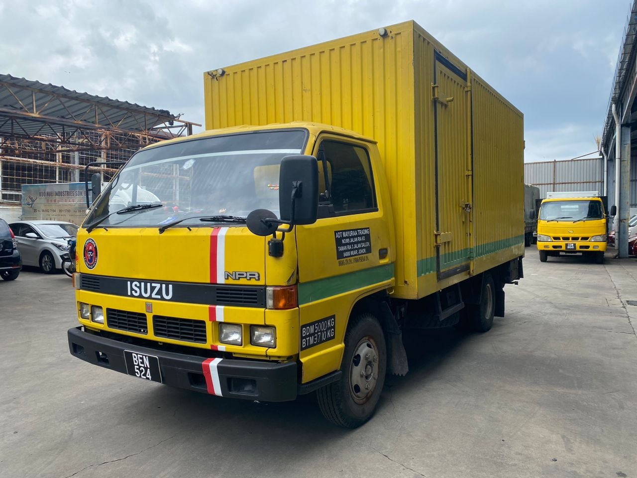 BEN524 Isuzu Steel Bonded Lorry with tailgate 14 1/2 kaki