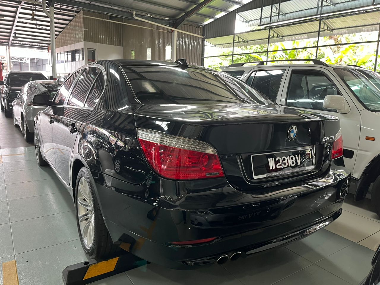 W2318V BMW 523II