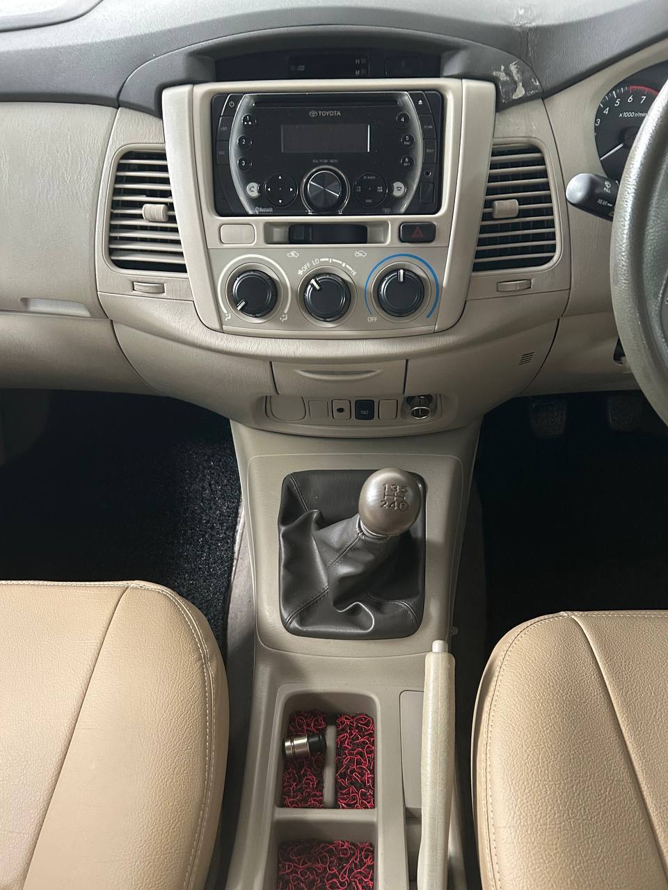 TOYOTA INNOVA