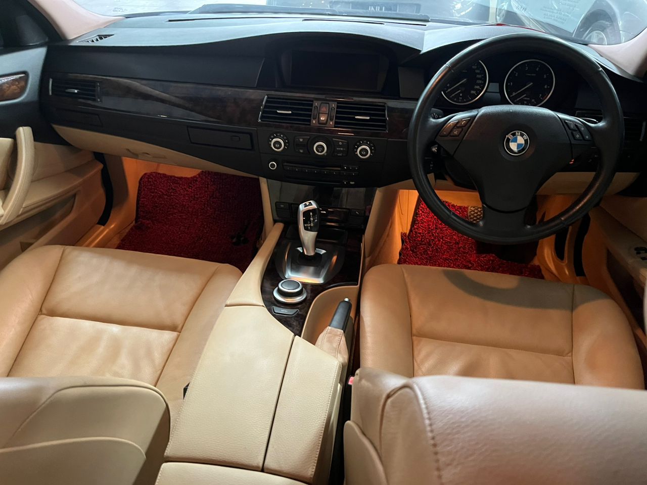 W2318V BMW 523II
