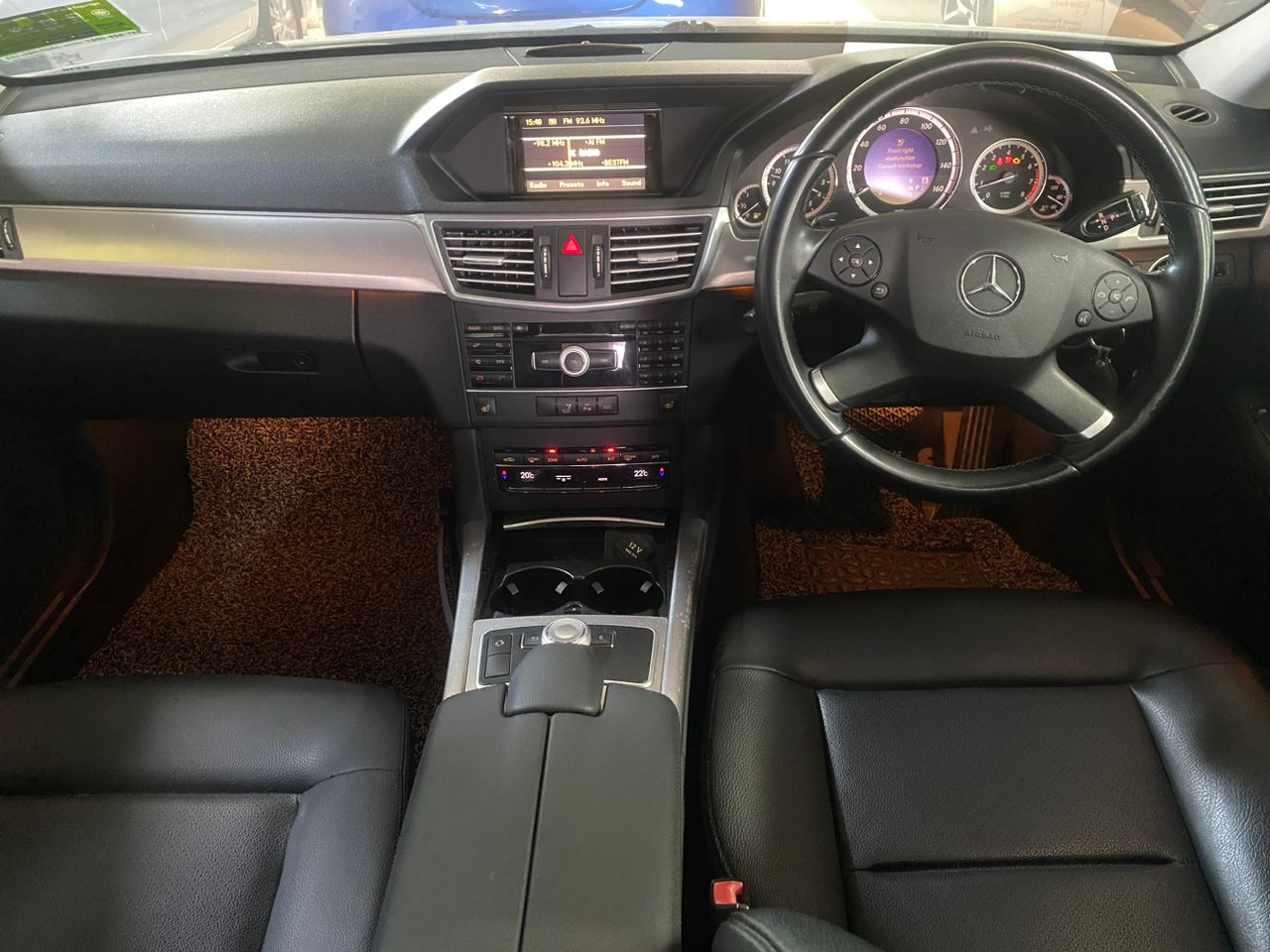 WYV116 MERCEDES BENZ E200