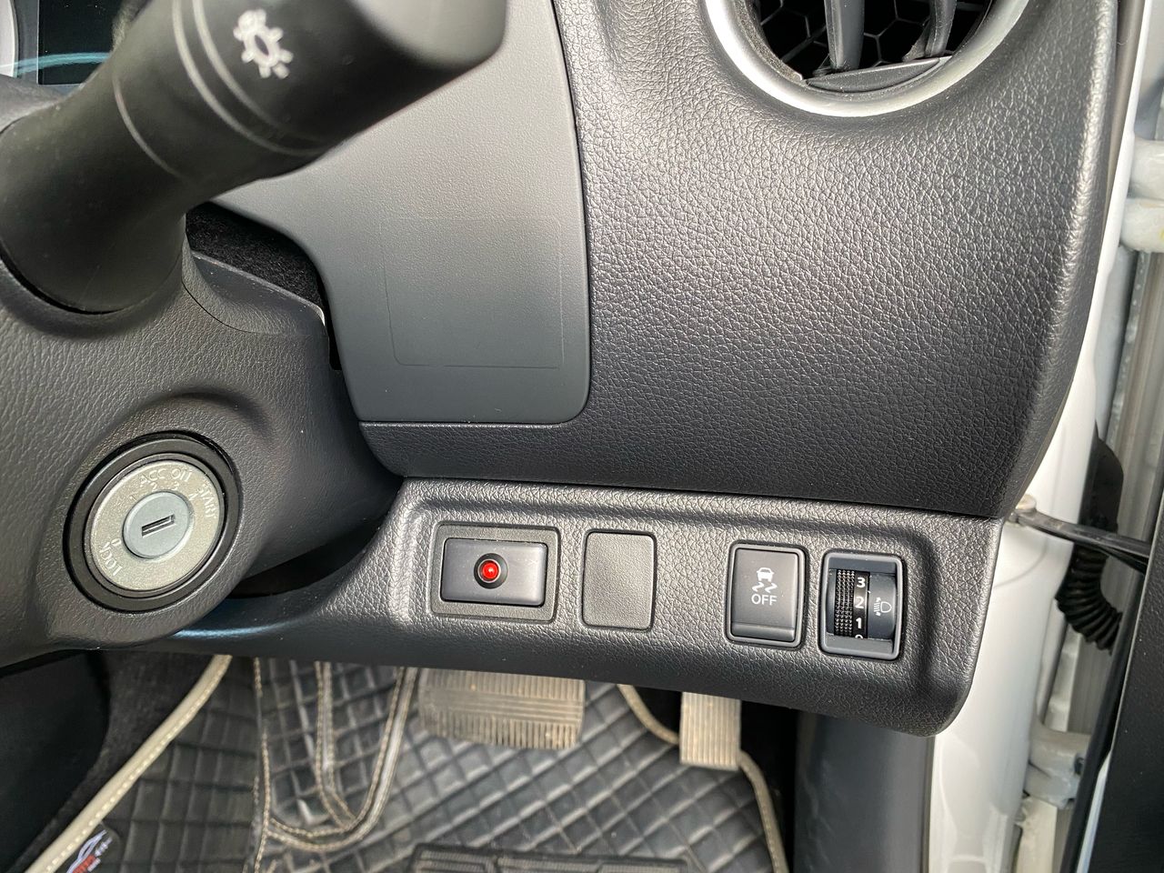 BQT1718 NISSAN NAVARA 2.5SE AT 4WD