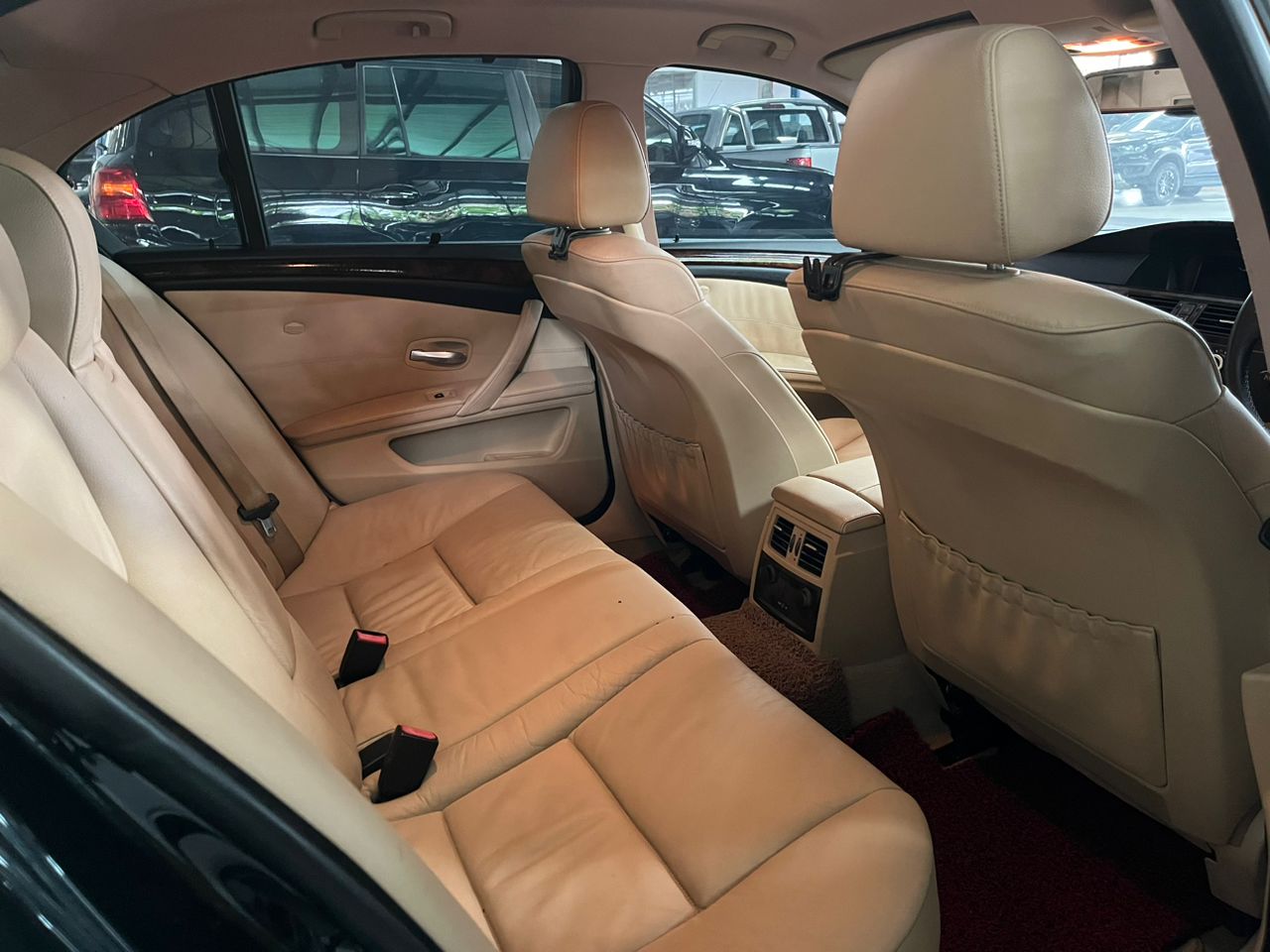 W2318V BMW 523II