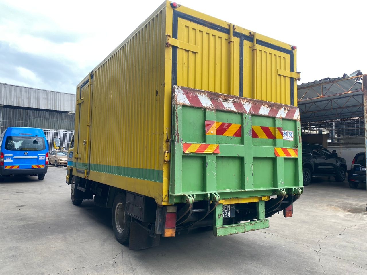 BEN524 Isuzu Steel Bonded Lorry with tailgate 14 1/2 kaki