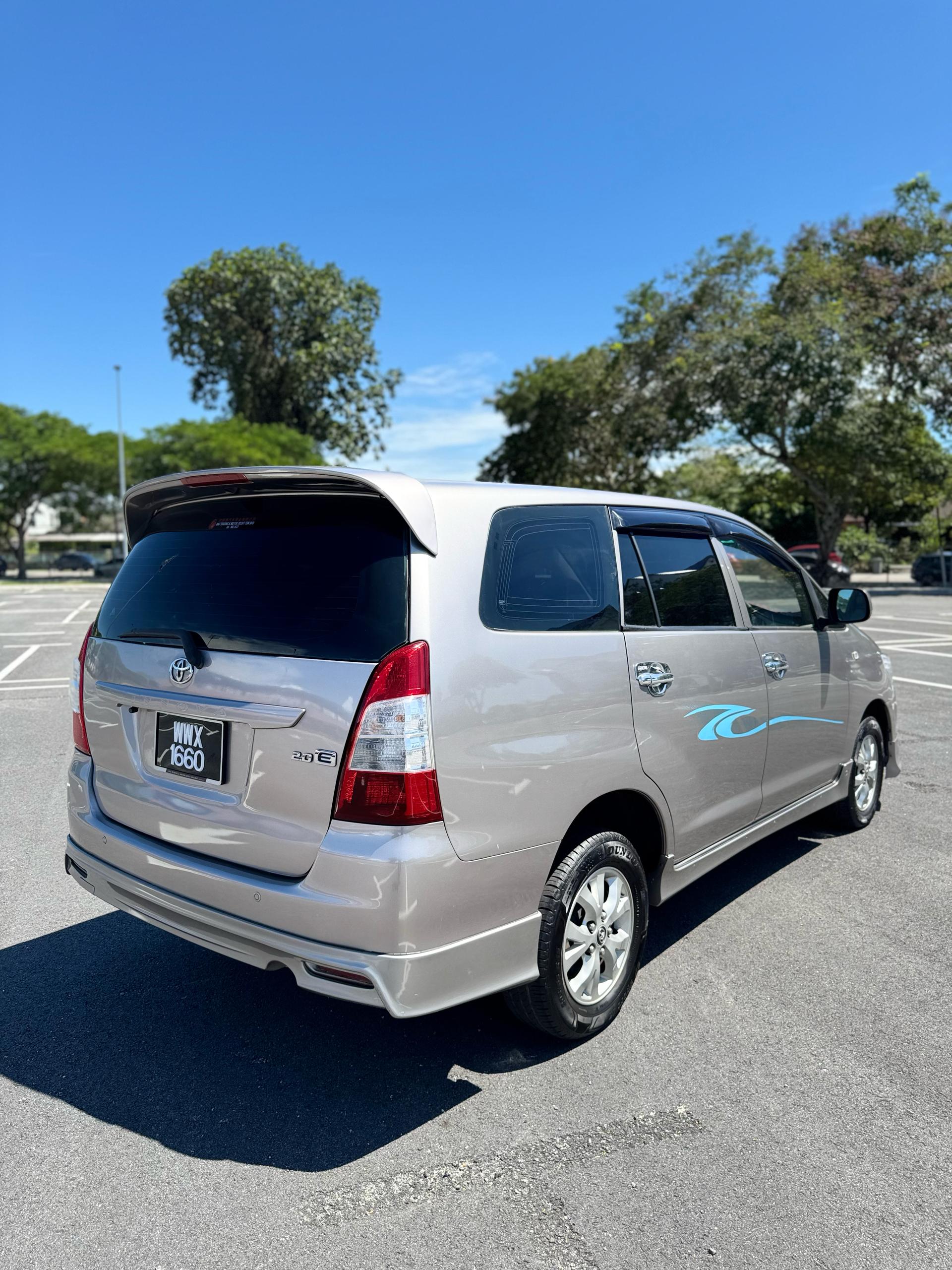 TOYOTA INNOVA 2.0 E (AT)