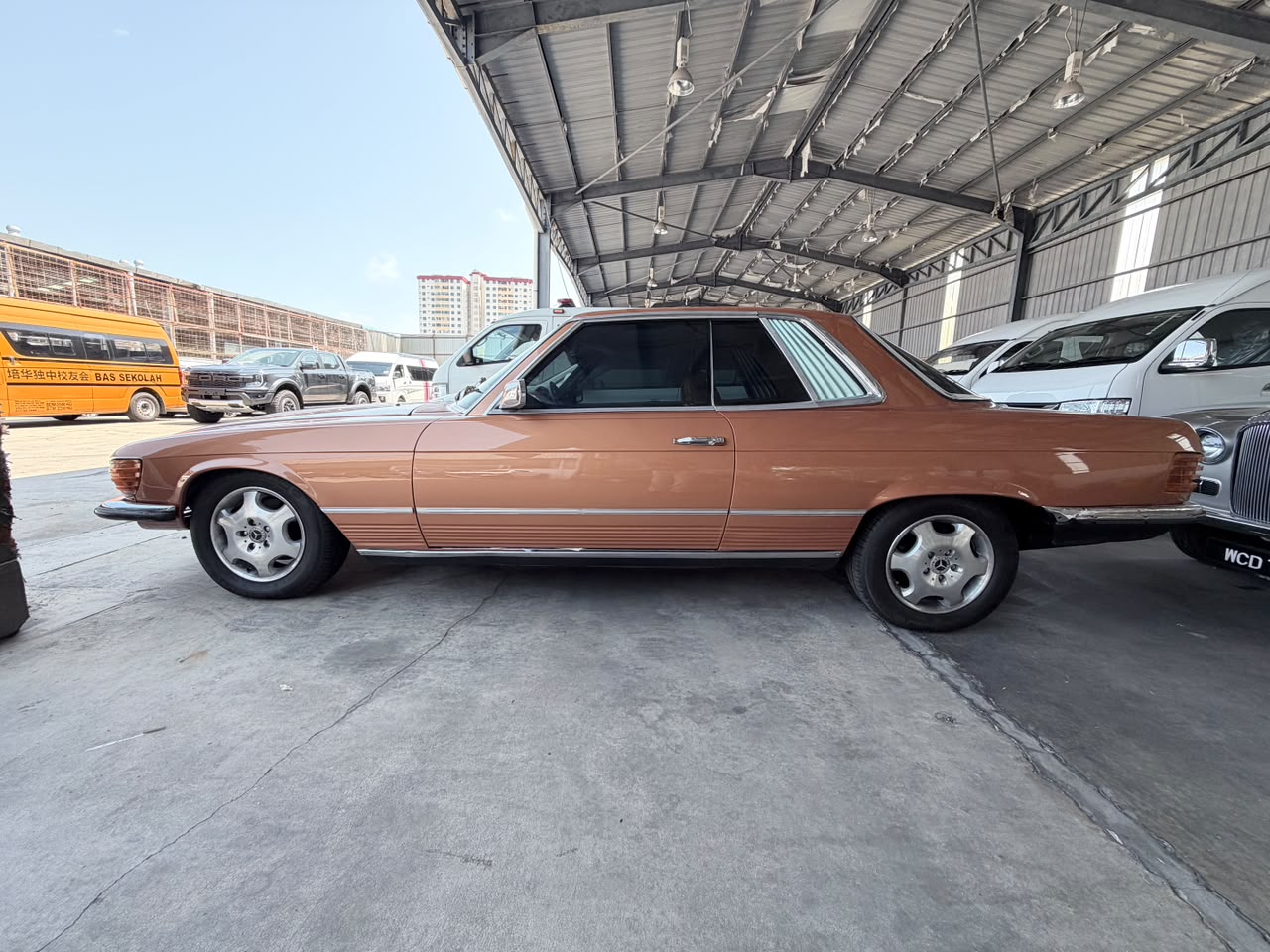 CLASSIC MERCEDES BENZ 450 SLC