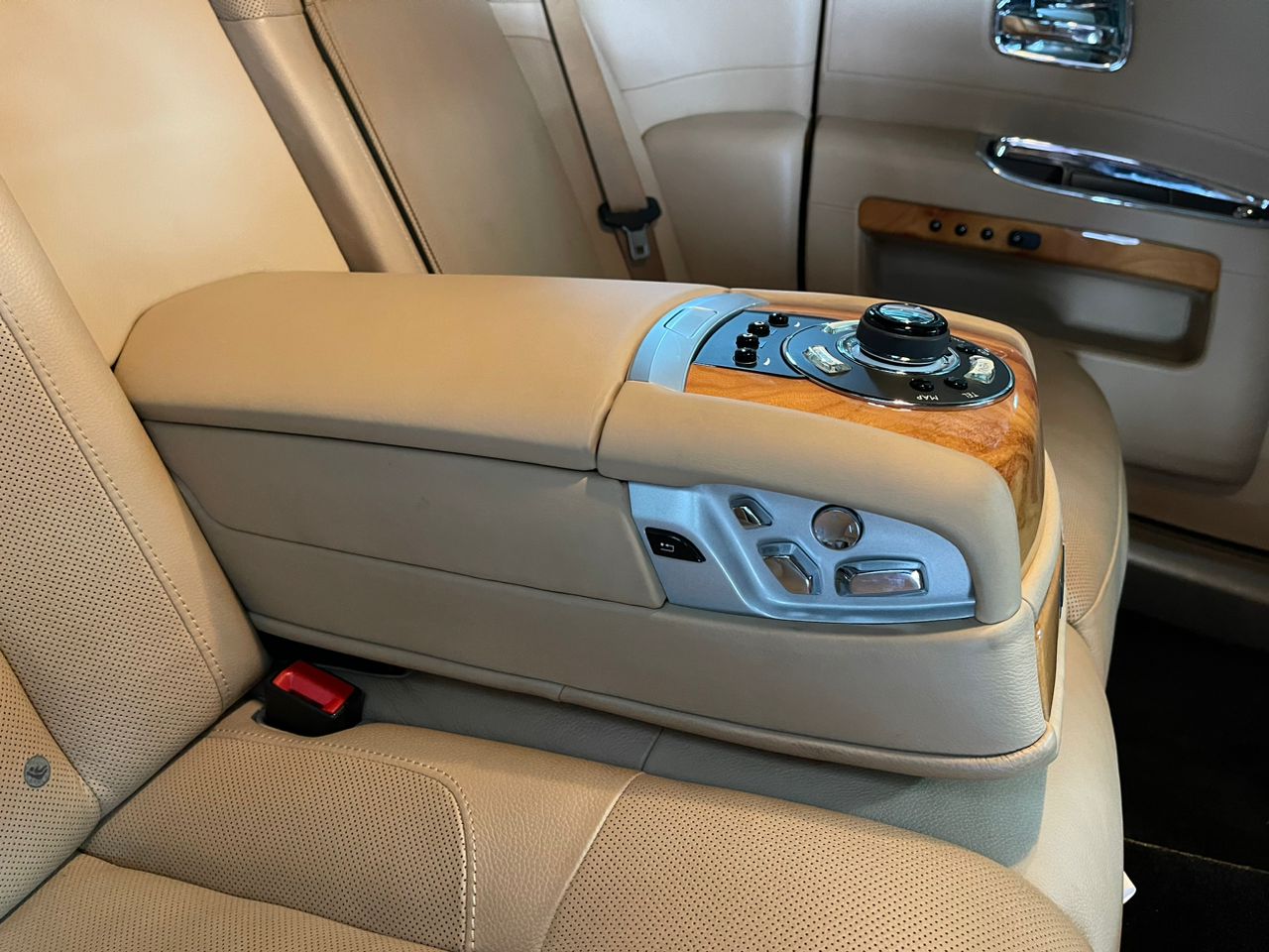 ROLLS ROYCE GHOST 6.6 V12 (A)