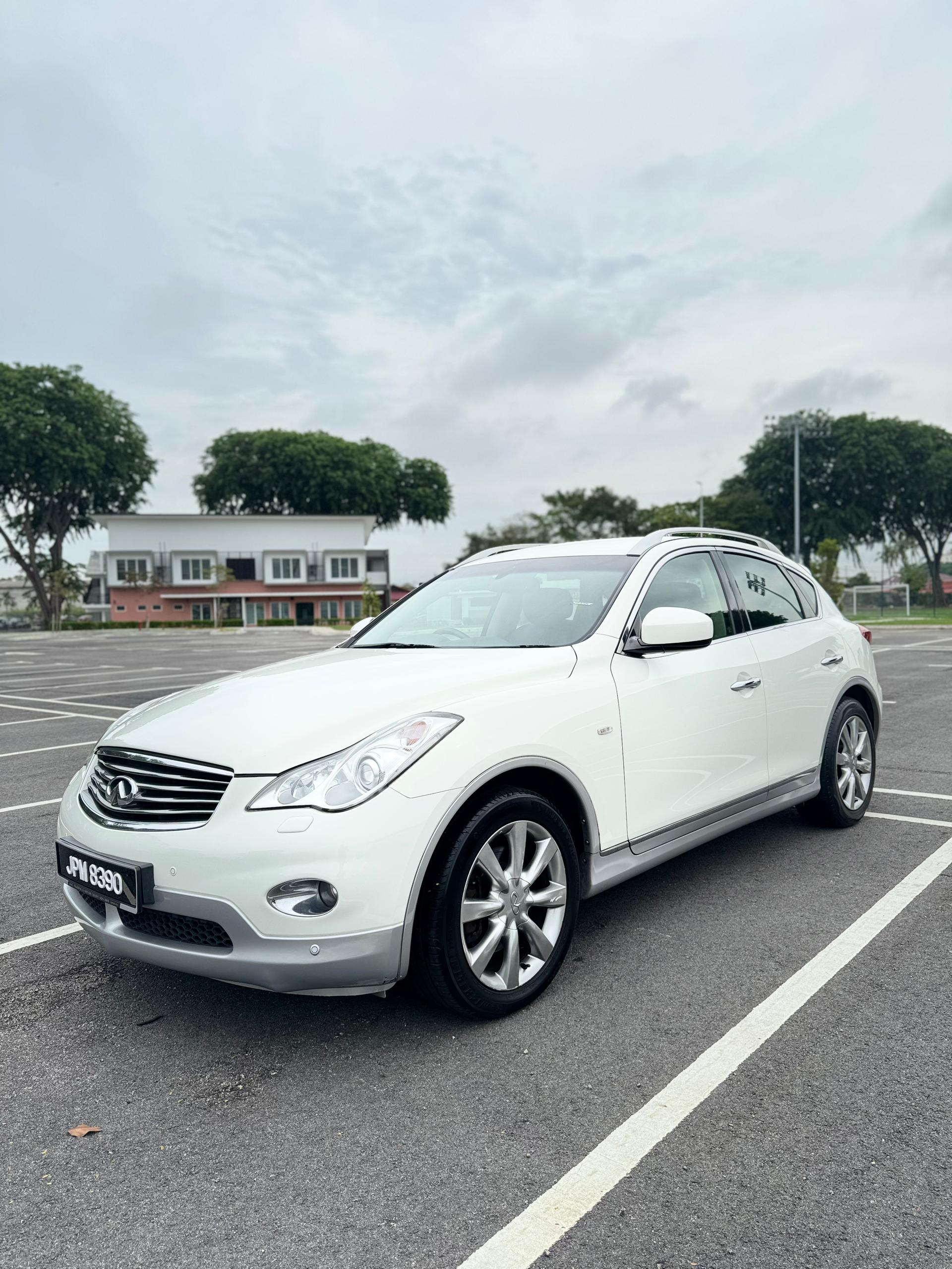 INFINITI EX25