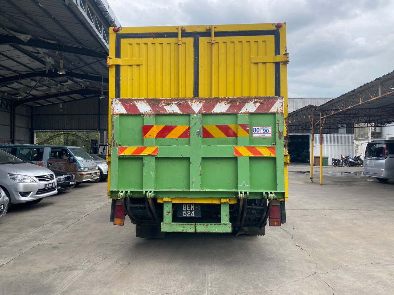 BEN524 Isuzu Steel Bonded Lorry with tailgate 14 1/2 kaki