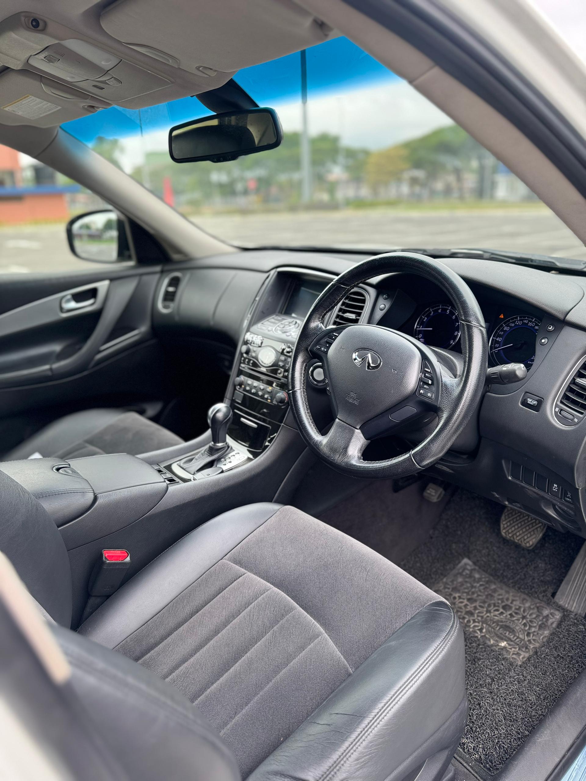 INFINITI EX25