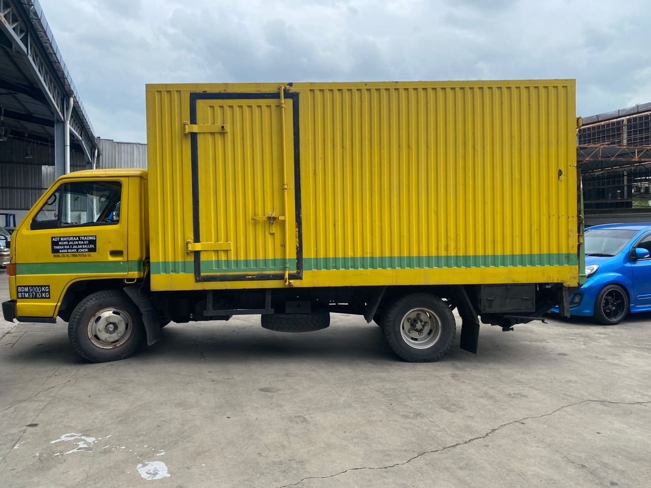 BEN524 Isuzu Steel Bonded Lorry with tailgate 14 1/2 kaki