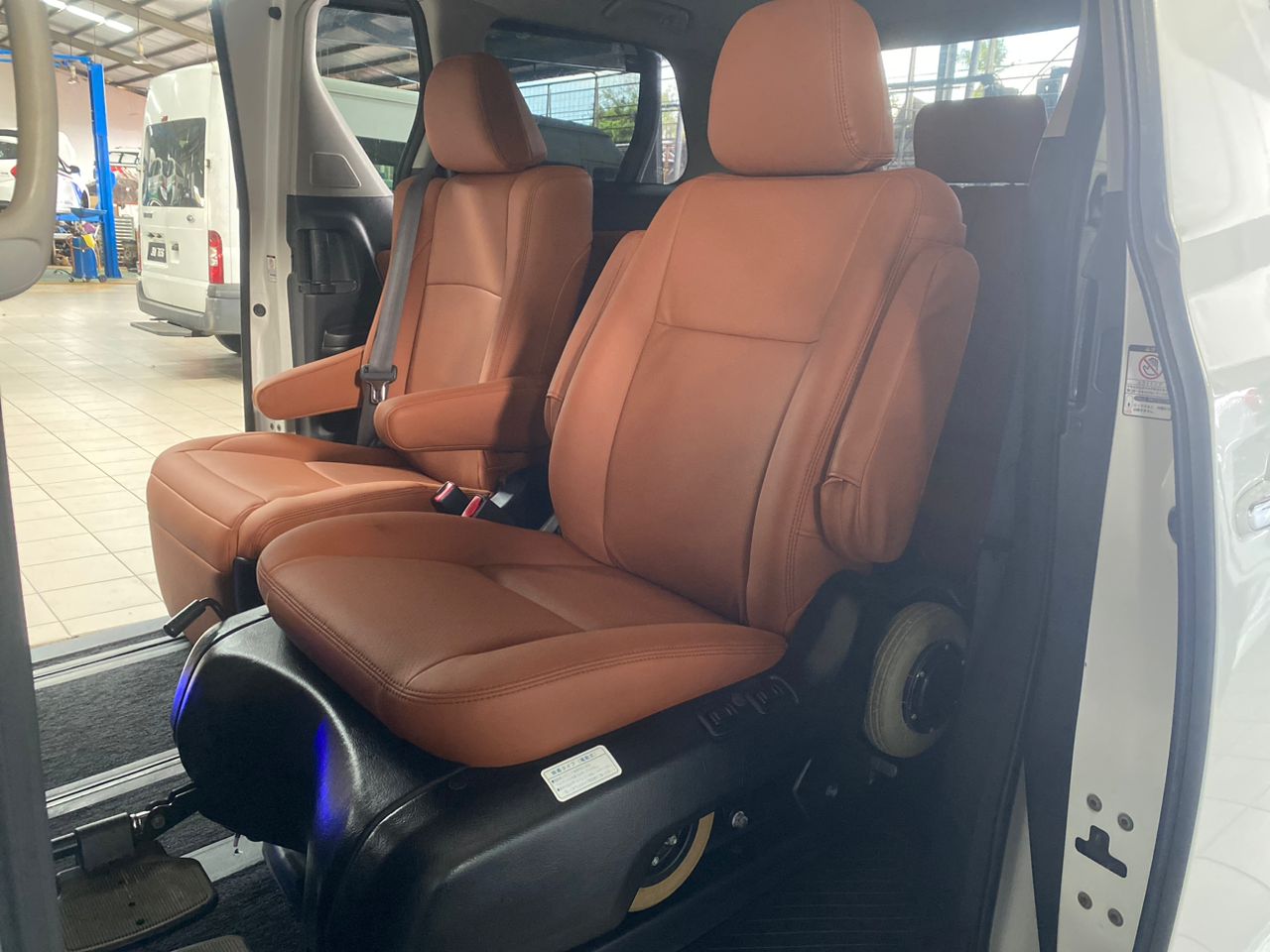 JSY9878 TOYOTA VELLFIRE 3.5 WELCAB