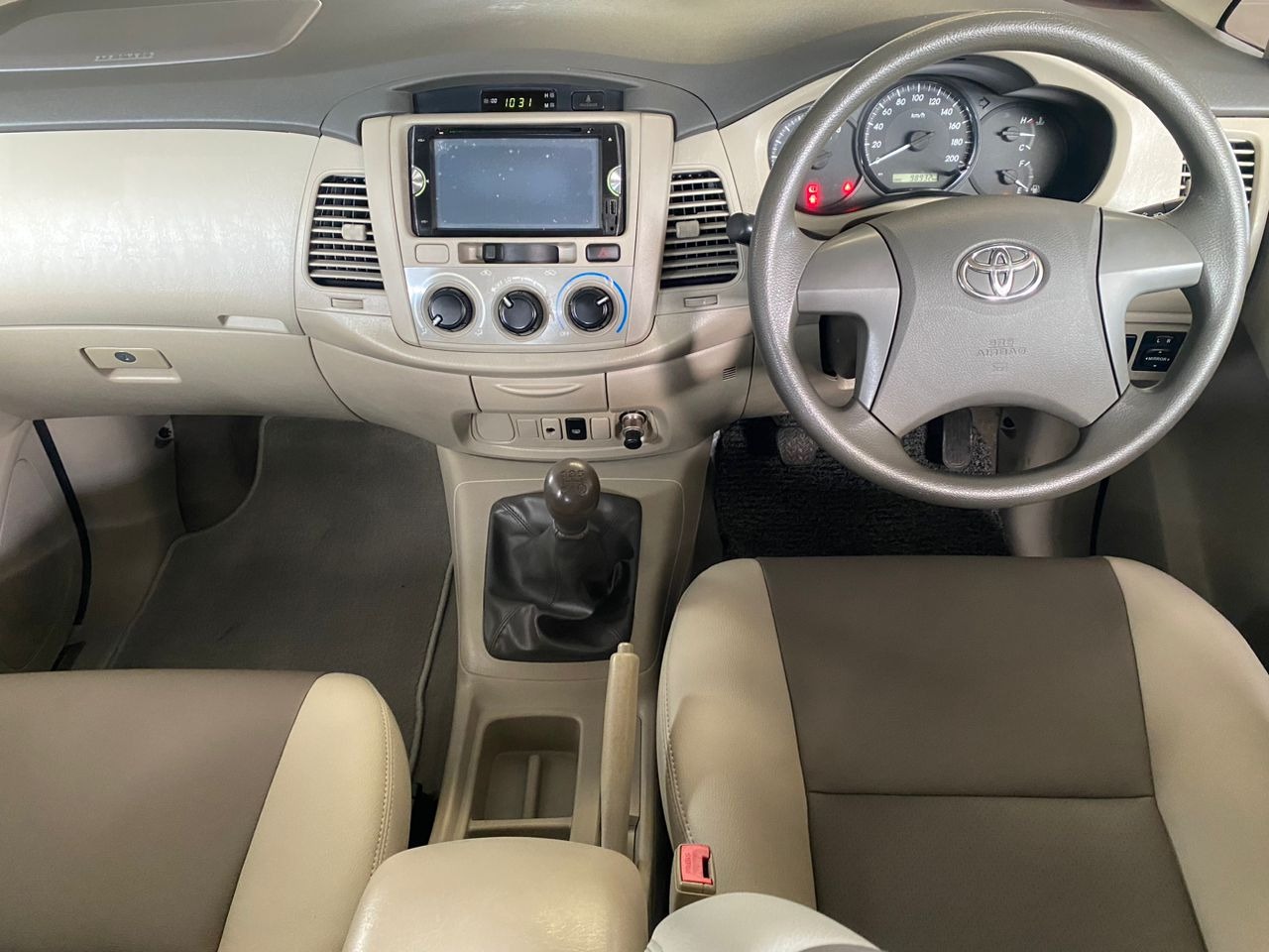 WC4900F TOYOTA INNOVA 2.0E (M)